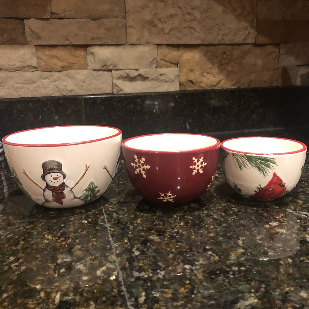 St Nicholas Square Yuletide Nesting Christmas Bowls set 3 Snowman Cardinals Snow